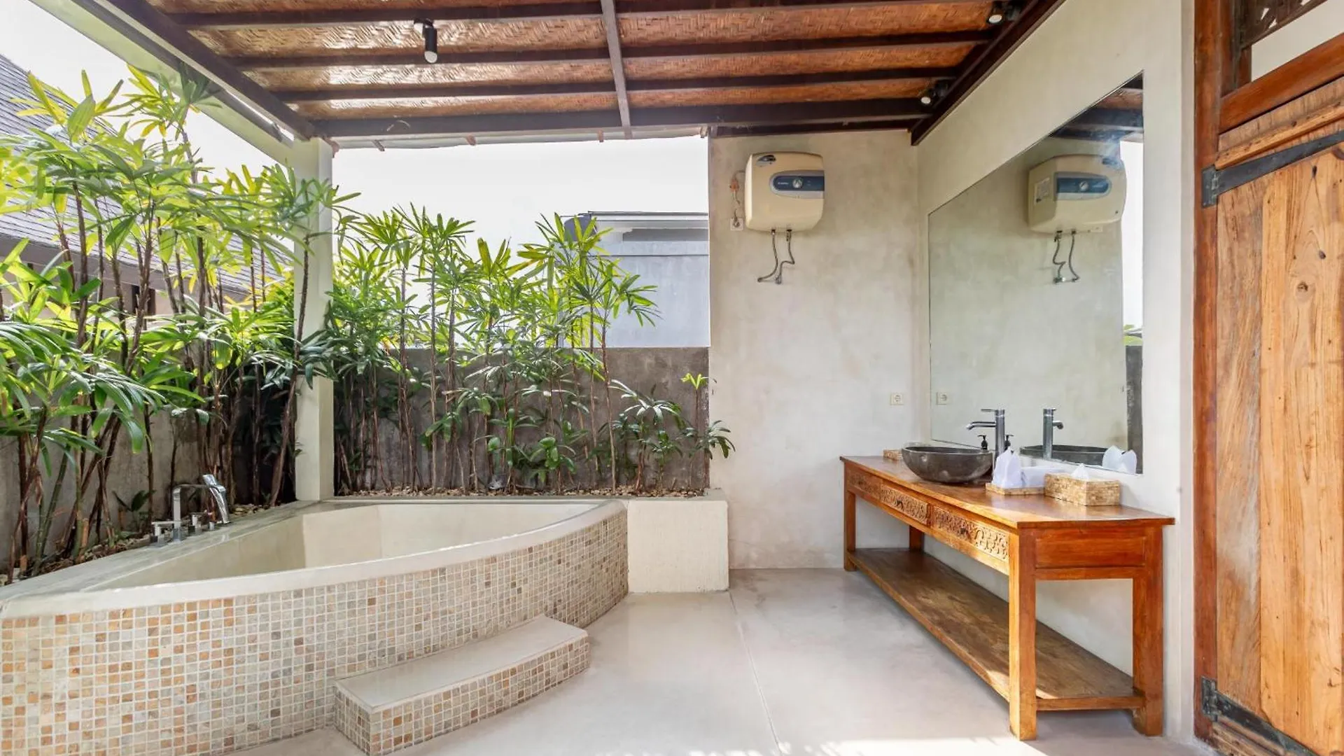 Villa Ace - Modern 2Br Villa In Seminyak With Spacious Bedrooms, Bathtub & Private Pool 0*, Seminyak (Bali)